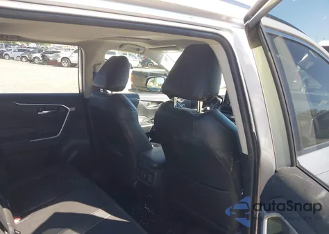 2019 Toyota Rav4 Xle z USA, uszkodzony, nr VIN JTMW1RFV0KD008769